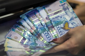 Фотография к новости: 37 тысячам казахстанских госслужащих увеличат зарплату 