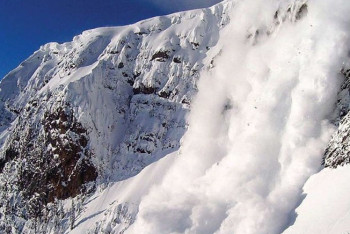 Фотография к новости: Алматинцев предупредили о спуске снежной лавины на Шымбулаке