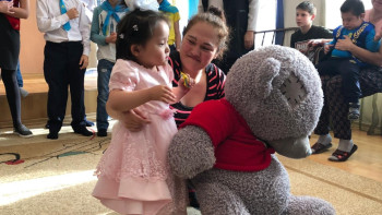 Фотография к новости: Алматинские врачи помогли девочке с ДЦП сделать первые самостоятельные шаги