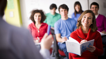 Фотография к новости: Аким преподаёт сельчанам английский в Акмолинской области
