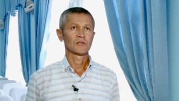 Фотография к новости: Пнувший коврик для намаза тренер просит прощения у мусульман Казахстана