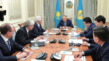 Фотография к новости: Нурсултан Назарбаев обсудил с главой "Лукойла" развитие нефтегазовой отрасли