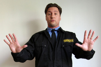 Фотография к новости: Охранник торгового центра торговал наркотиками на работе в Кокшетау