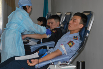 Фотография к новости: Полицейские Астаны сдали кровь тяжелобольным детям