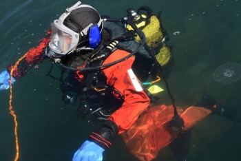 Фотография к новости: Водолазы продолжают поиски тела утонувшего ребенка в ЮКО