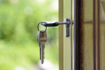 Фотография к новости: Вопросом обеспечения жильём многодетных матерей обеспокоен омбудсмен 