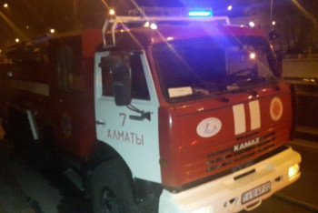 Фотография к новости: Контейнеры с продуктами питания сгорели на рынке Алматы