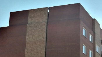 Фотография к новости: Новостройка "разошлась по швам" в Костанае  