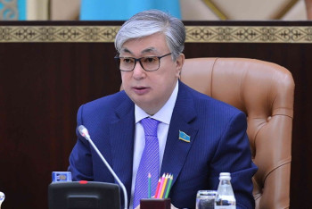 Фотография к новости: Касым-Жомарт Токаев поздравил казахстанцев с новым алфавитом