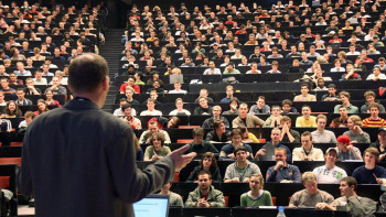 Фотография к новости: Почему они должны обходить закон - ректор КазАТУ о "просьбах" высокопоставленных лиц 