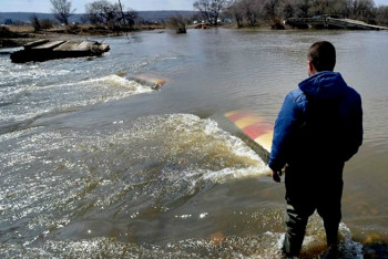 Фотография к новости: Подтопление на трассе в Петропавловске: движение ограничено 