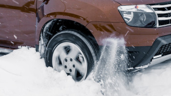 Фотография к новости: Что делать, если машина застряла на трассе в метель