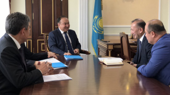 Фотография к новости: Малик Мурзалин встретился с послом Узбекистана в Казахстане