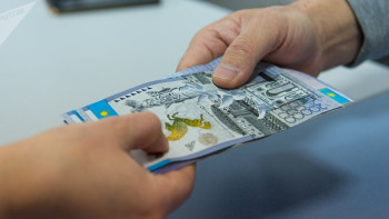 Фотография к новости: Специалист таможенного поста задержан за взятки в Астане