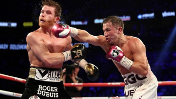 Фотография к новости: Бой Головкин — "Канело" одержал победу в номинации "худшее судейское решение года" 