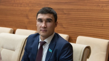 Фотография к новости: Серик Сапиев станет учителем английского языка в сельских школах