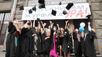 Фотография к новости: Ужесточить требования для поступающих на журфак предложили эксперты