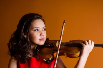 Фотография к новости: Юная скрипачка из Астаны покоряет европейскую и американскую публику