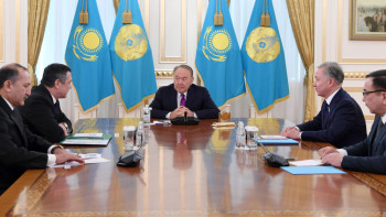 Фотография к новости: Глава государства встретился со Спикером Мажлиса Узбекистана 