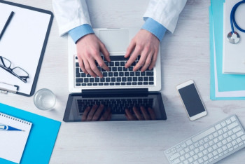 Фотография к новости: Прикрепить ребенка к поликлинике теперь можно онлайн 