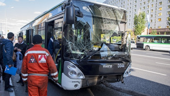 Фотография к новости: Два пассажирских автобуса столкнулись в центре Астаны