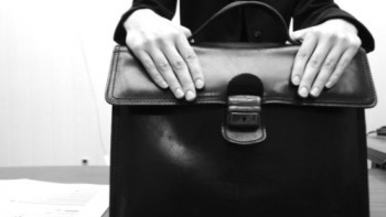 Фотография к новости: Отказавшуюся отвечать на госязыке сотрудницу МОН попросили наказать за грубость