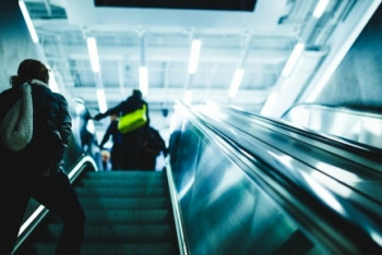 Фотография к новости: О состоянии пострадавшей на эскалаторе девочки рассказали столичные врачи