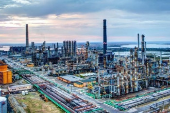 Фотография к новости: Глава АО НК "КМГ" Сауат Мынбаев посетил производственные активы  "KMG International" в Румынии