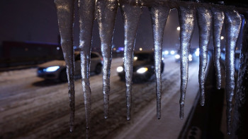 Фотография к новости: Астанчан призвали фотографировать опасные сосульки и отправлять фото в центр iKomek