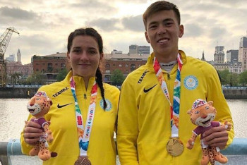 Фотография к новости: Мухамедиулы поздравил каноиста Бахраддина с победой на юношеской Олимпиаде