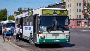 Фотография к новости: Аким Карагандинской области поручил подчинённым ездить в автобусах 