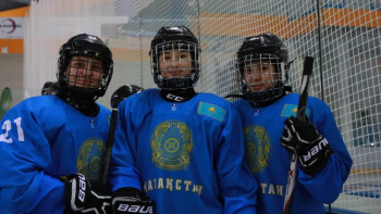 Фотография к новости: Казахстанские хоккеистки разгромили соперниц из Австрии на чемпионате мира