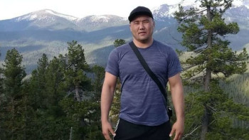 Фотография к новости: Спасшему 48 человек из горящего автобуса казахстанцу дали миллион тенге за храбрость