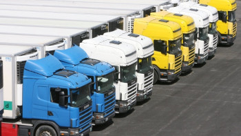 Фотография к новости: Казахстанские дальнобойщики неделю не могут проехать через российско-грузинскую границу