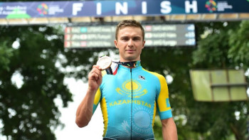 Фотография к новости:  Велогонщик Луценко стал двукратным чемпионом Азиады