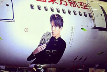 Фотография к новости: Димаш Кудайберген прибудет на конкурс красоты на авиалайнере со своим изображением