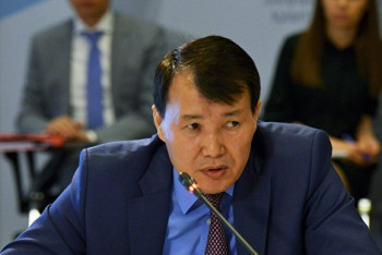 Фотография к новости: "Решать вопросы" по закону призвал Шпекбаев