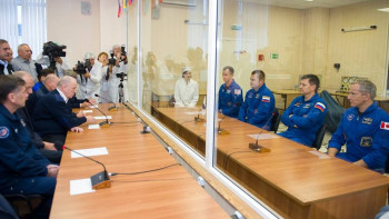 Фотография к новости: На космодроме Байконур проверили контрольную проверку корабля "Союз МС-10" 