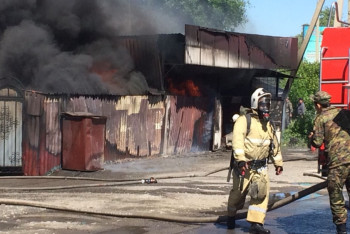 Фотография к новости: Крупный пожар на складе шин удалось ликвидировать в Талдыкоргане 