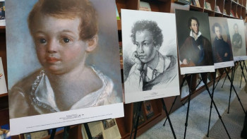 Фотография к новости: В Астане открылась выставка портретов Пушкина 