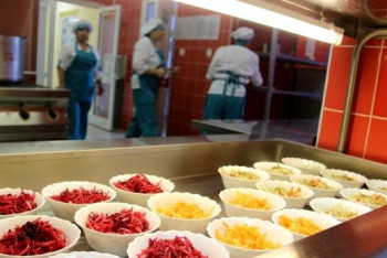 Фотография к новости: В несколько раз нужно увеличить стоимость школьного обеда – общественники 