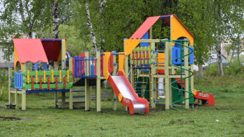 Фотография к новости: Более 70 торчащих ножей обнаружили на детской площадке Караганды