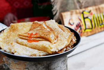 Фотография к новости: Победитель конкурса по поеданию блинов скончался в России