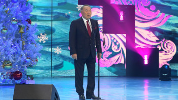 Фотография к новости: Нурсултан Назарбаев посетил новогодний благотворительный бал в Астане