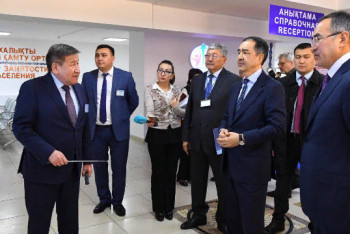 Фотография к новости: Бакытжан Сагинтаев посетил Центр занятости населения в Таразе