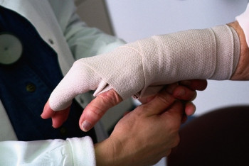 Фотография к новости: В больницу Алматы обратились восемь пассажиров потерпевшего крушение поезда