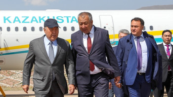 Фотография к новости: Назарбаев прибыл в Кыргызстан