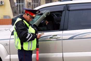 Фотография к новости: Водителя Lexus оштрафовали за взятку инспектору дорожной полиции в Таразе