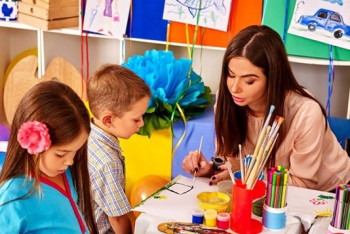 Фотография к новости: Зарплаты казахстанских воспитателей выросли всего на 1 % за год - исследование