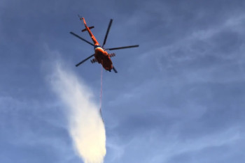 Фотография к новости: С вертолета тушат горящий склад в Алматы 